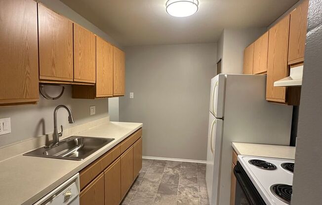 2 beds, 1 bath, 900 sqft, $1,285, Unit 117