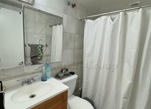 1 bed, 1 bath, $2,200, Unit 1R