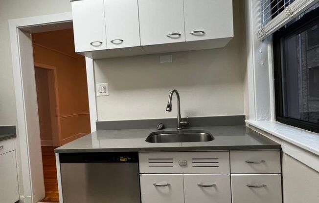 1 bed, 1 bath, 695 sqft, $1,695, Unit 810-1L