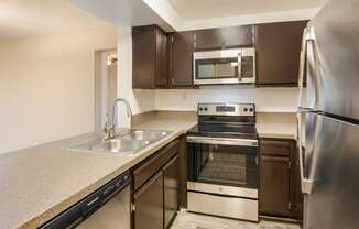 Stainless Steel Kitchen Appliances at Lakeside Glen Apartments, Melbourne, FL