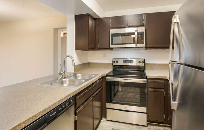 Lakeside Glen Apartments