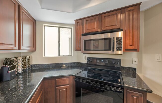 Charming 2-bedroom, 2.5-bathroom condo with a garage in Scottsdale, AZ