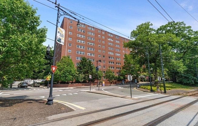 2 beds, 2 baths, 950 sqft, $3,800, Unit 512