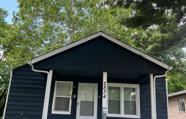 A beautiful newly renovated 3 Bed, 1 full bath on the Eastside! Close to Downtown!