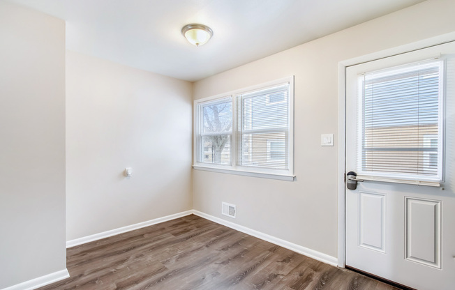 147 S GRAND AVE