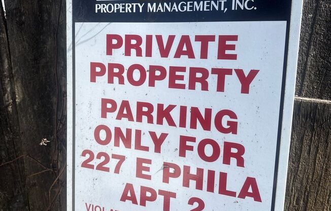Available Now! 1 Bedroom Apartment Downtown York with Parking