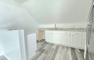 1 bed, 1 bath, $900, Unit 608 1/2 Leland Ave