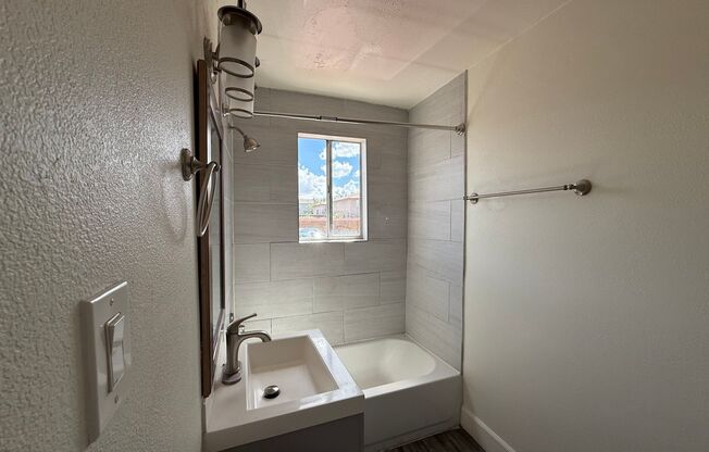 1 bed, 1 bath, 640 sqft, $995, Unit 1401-30