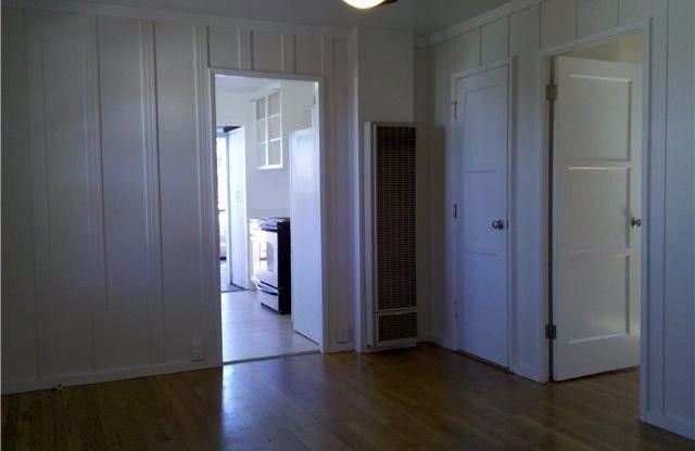 3 beds, 2 baths, $4,395, Unit 4652 Niagara Ave