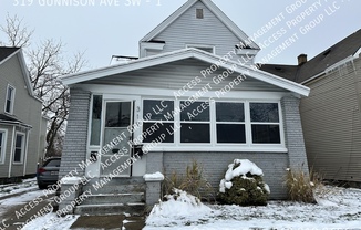 319 GUNNISON AVE SW