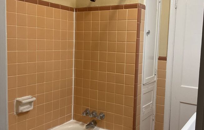 2 beds, 2 baths, $1,800