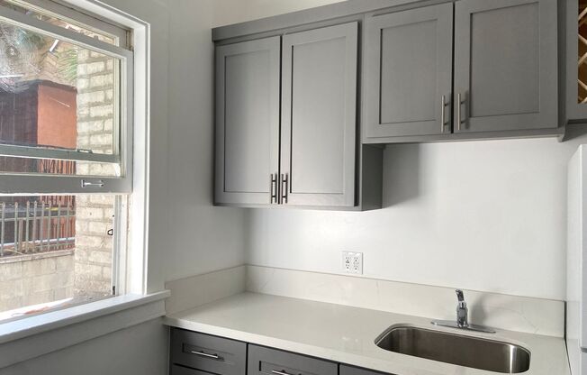 Studio, 1 bath, 325 sqft, $1,475, Unit I206