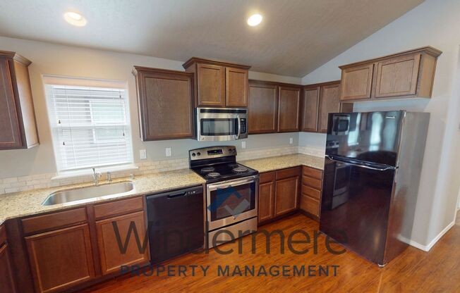 3 beds, 2 baths, 1,064 sqft, $1,695, Unit chin207-1