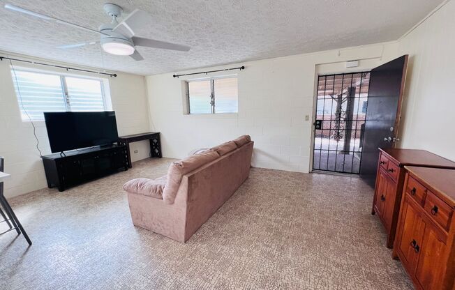 3 beds, 1 bath, $2,600, Unit A (Downstairs)