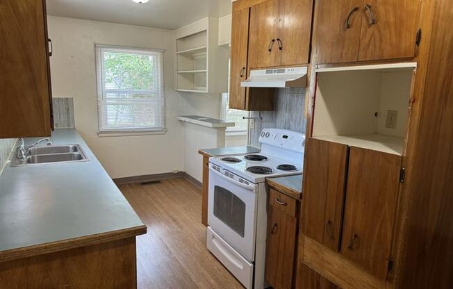 Cute 4 Bed 1 Bath home in Lakewood