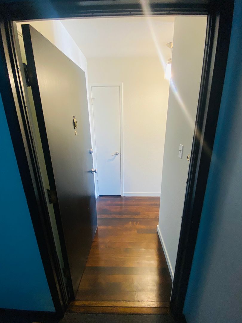 EPIC REA, INC.- Beautiful Noe Valley Remodeled 1 bed/ 1 bath with parking & laundry
