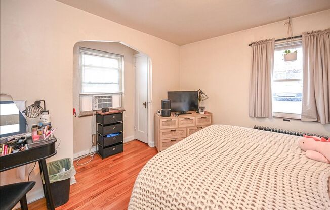 1 bed, 1 bath, $1,075, Unit 2361 3