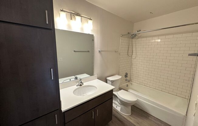 2 beds, 1 bath, $1,395, Unit 102