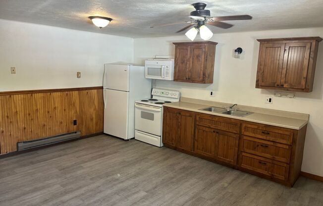 2 beds, 1 bath, $675, Unit 19