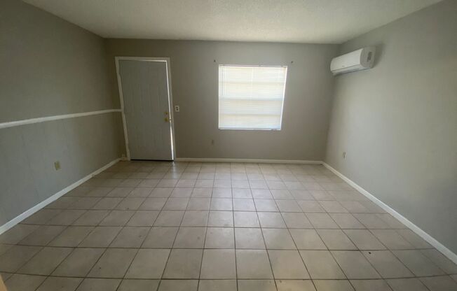 2 beds, 1 bath, $1,295