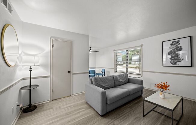2 beds, 1 bath, $1,475, Unit 131