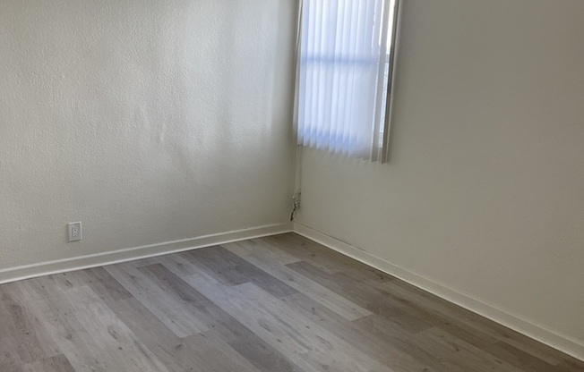 6108 S VICTORIA