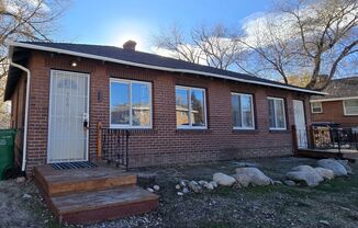 Bright 1 Bedroom Duplex with Classic Charm near Virginia Lake