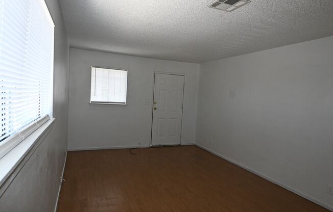 2 Bedroom Apt- Downtown -  NO PETS