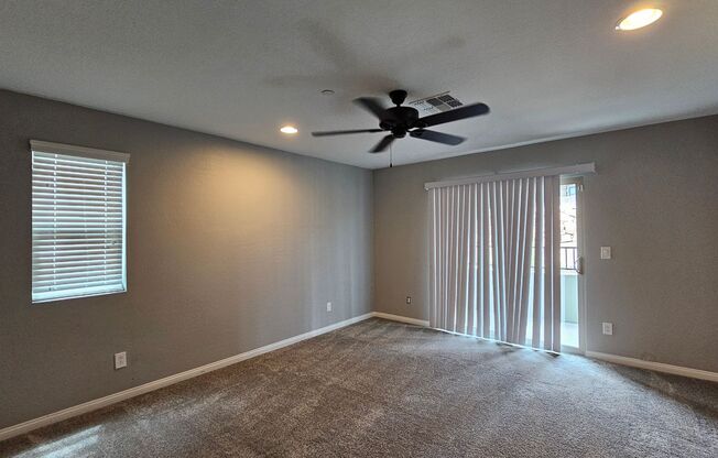 3 beds, 2.5 baths, $2,400
