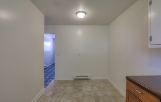 2 beds, 1 bath, 800 sqft, $1,050, Unit Unit 14