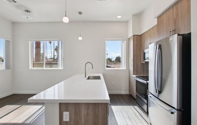 2 beds, 2 baths, 1,161 sqft, $2,260