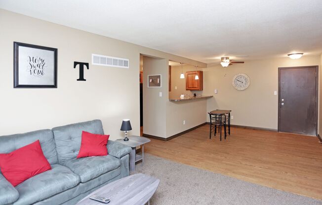 1 bed, 1 bath, 625 sqft, $885, Unit 4300 Wyndsor Terrace Building 3 #32