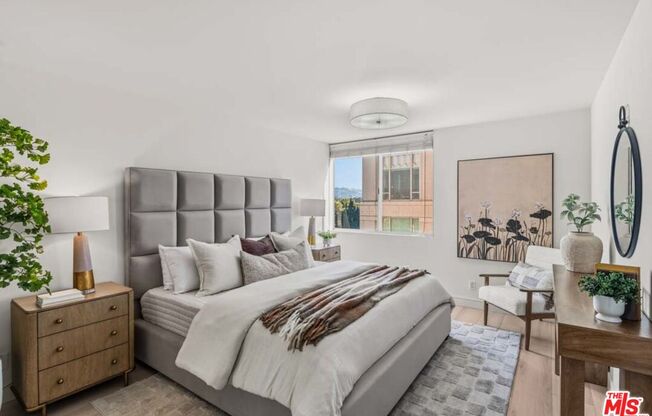 2 beds, 2 baths, 900 sqft, $4,000, Unit 806