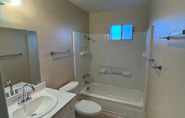 2 beds, 1 bath, 875 sqft, $1,995, Unit 4