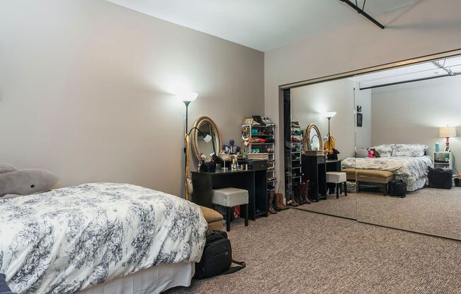 3 beds, 2 baths, 1,130 sqft, $2,050, Unit Jane 301