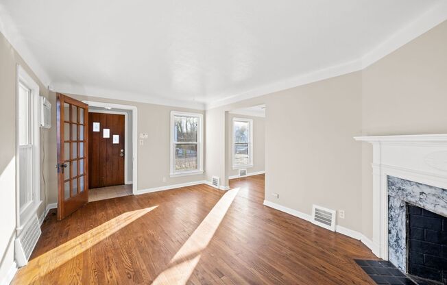 304 E 248 ST