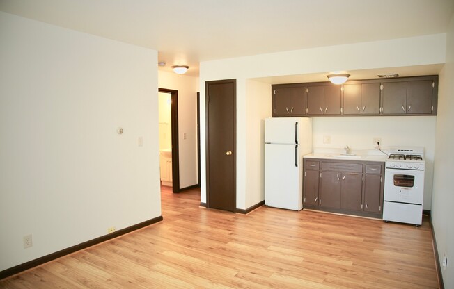 1 bed, 1 bath, 700 sqft, $895