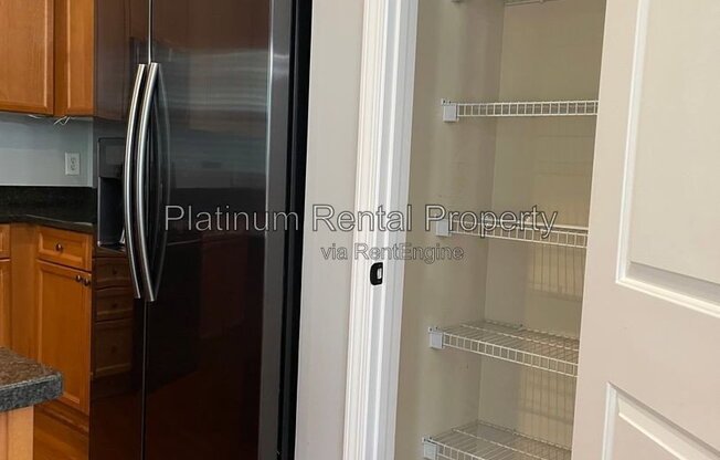 3 beds, 2.5 baths, 2,069 sqft, $2,095, Unit 10