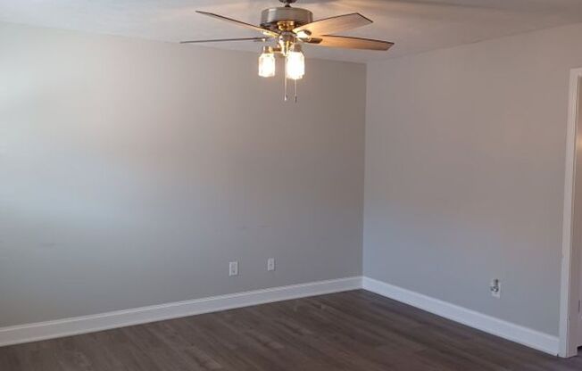 Awesome Location. South Nashville Townhome. Washer & Dryer.