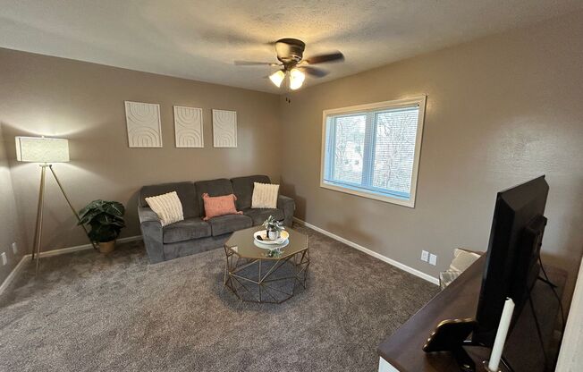 2 beds, 1.5 baths, 680 sqft, $949, Unit 8534