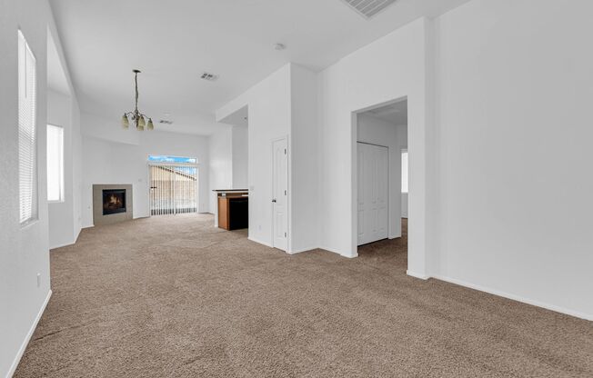 Beautiful 3/2 home! Corner lot in gated community!!