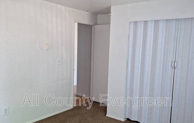 537 37 ST SE