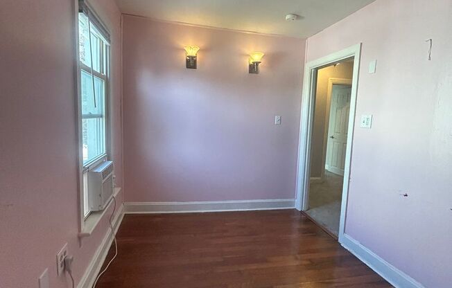 3 beds, 1 bath, $1,595