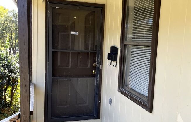 2 beds, 1 bath, $1,300