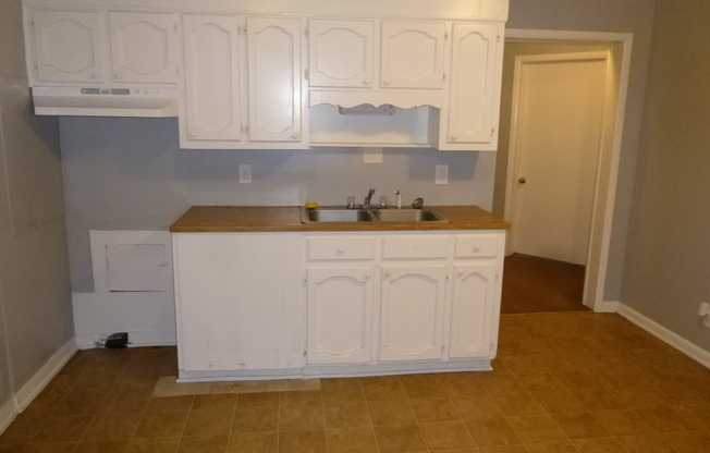 3 beds, 2 baths, $1,100