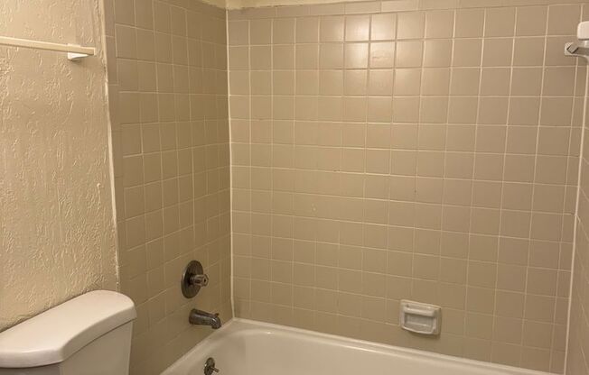 1 bed, 1 bath, 635 sqft, $1,135, Unit 5901-16