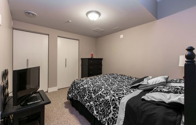 1 bed, 1.5 baths, 812 sqft, $1,575, Unit Mary 302