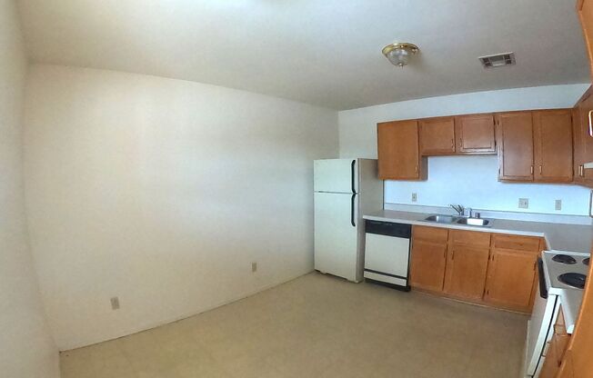 2 beds, 1 bath, 768 sqft, $825, Unit 8