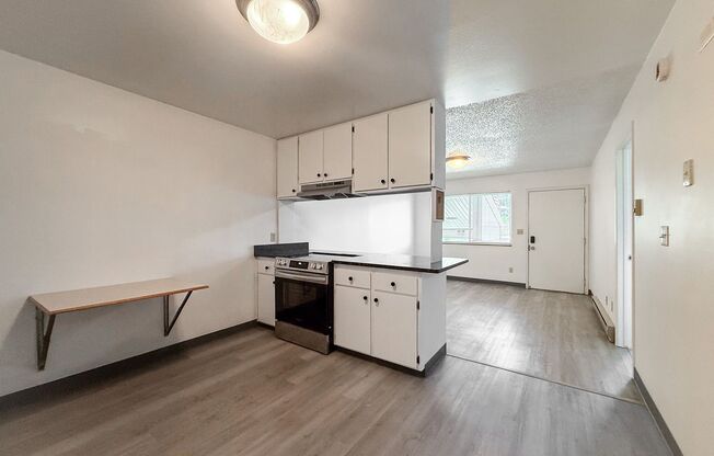 2 beds, 1 bath, 735 sqft, $1,100