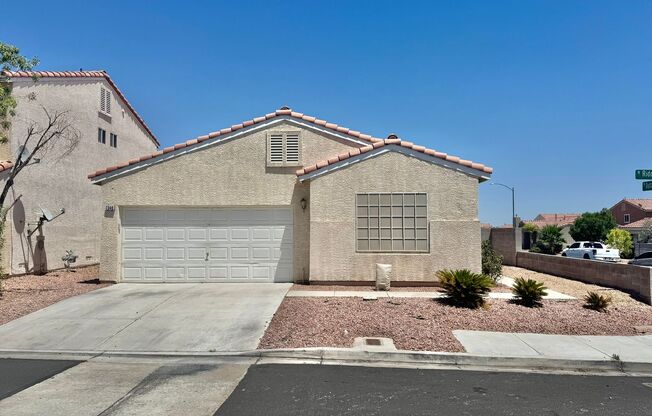BEAUTIFUL NORTHWEST LAS VEGAS HOME WITH OPEN FLOOR PLAN AND SPACIOUS LAYOUT